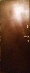 Входная металлическая дверь с двумя замками